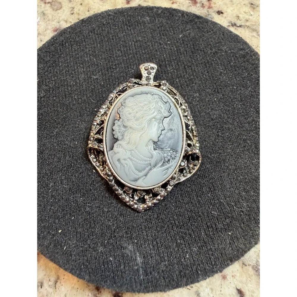 Vintage Cameo Pendant‎ Woman Portrait Rhinestone Frame Silver Tone
